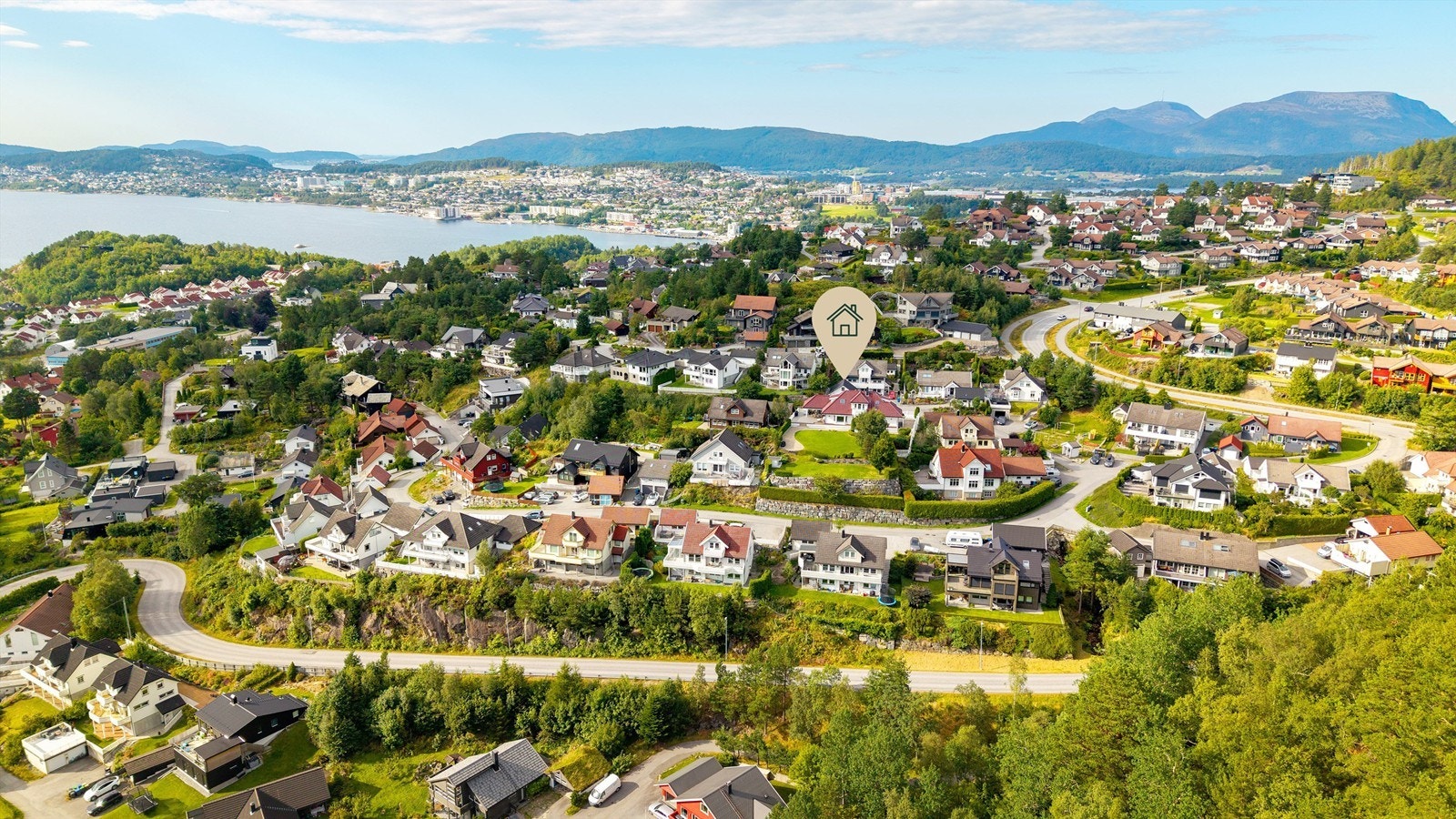 Dronebilde av boligområdet på Skåthaugen Galleribilde