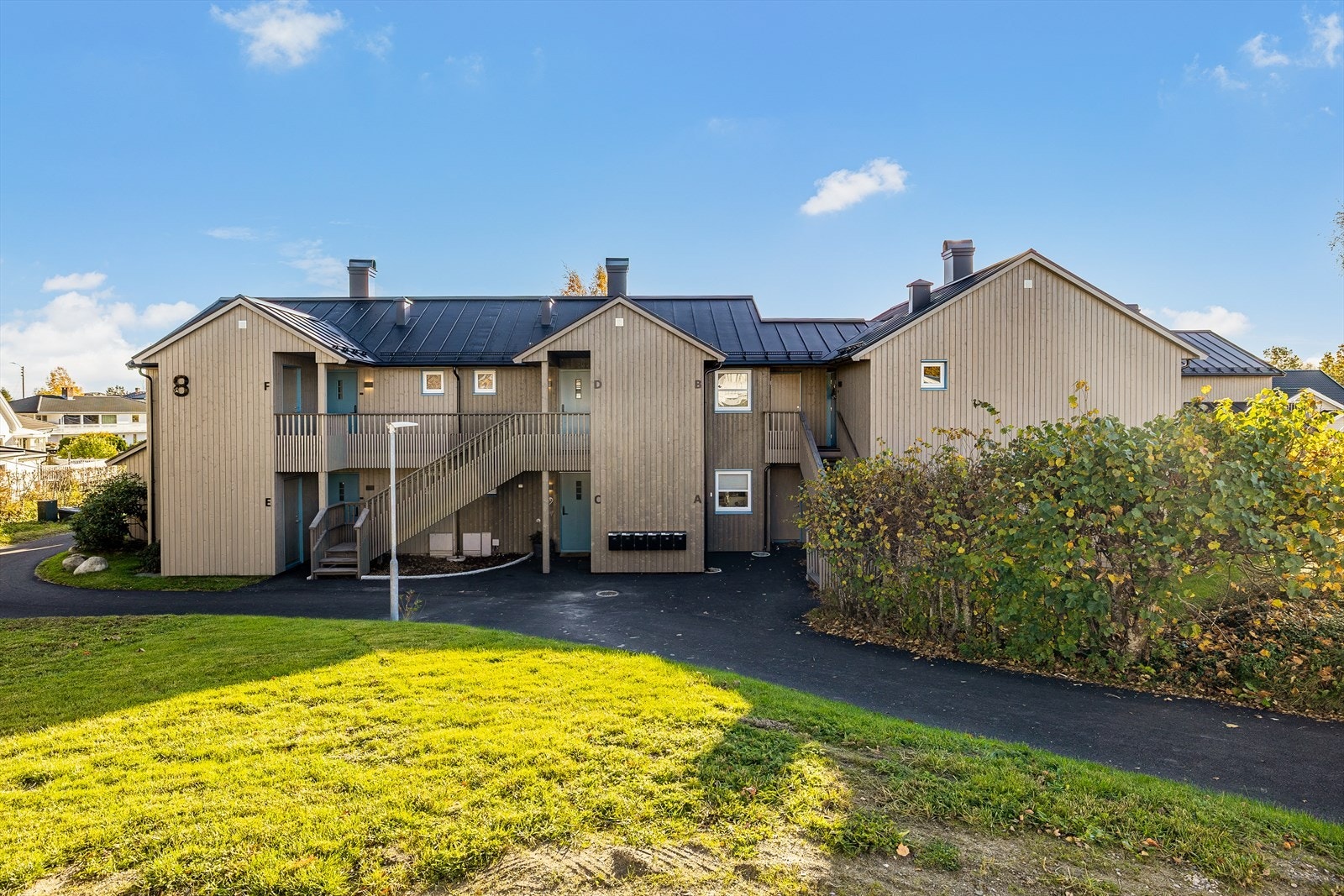 Oppgraderinger som ny kledning, tak og gangveier gir både visuell løft og økt verdi - her er det gjort investeringer for fremtiden. Galleribilde