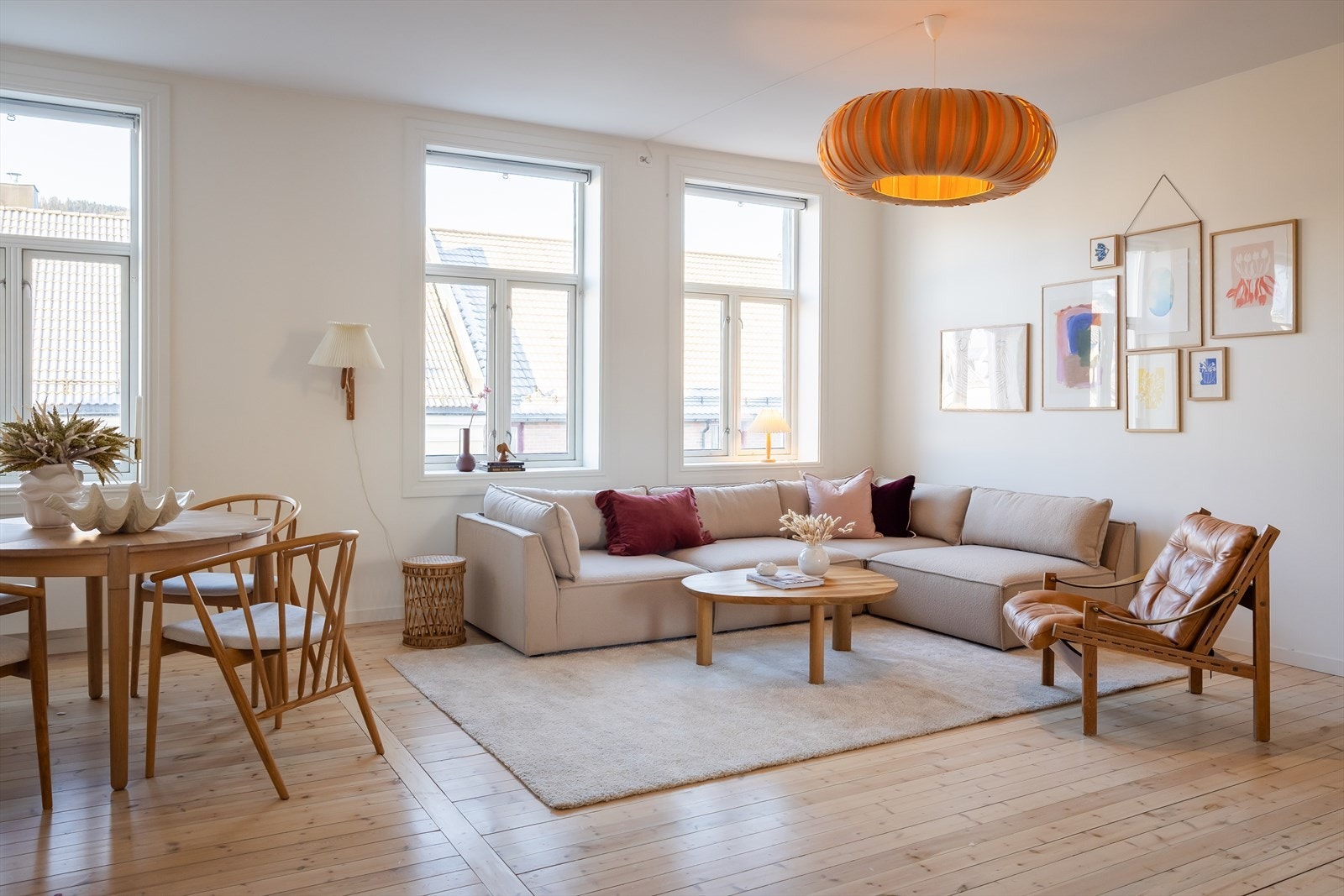 Beliggenheten er både sentral og tilbaketrukket midt i populære Ila - et rolig og skjermet område med kort gang- og sykkelavstand til sentrum, Bymarka, skoler, barnehager og universitet. Galleribilde