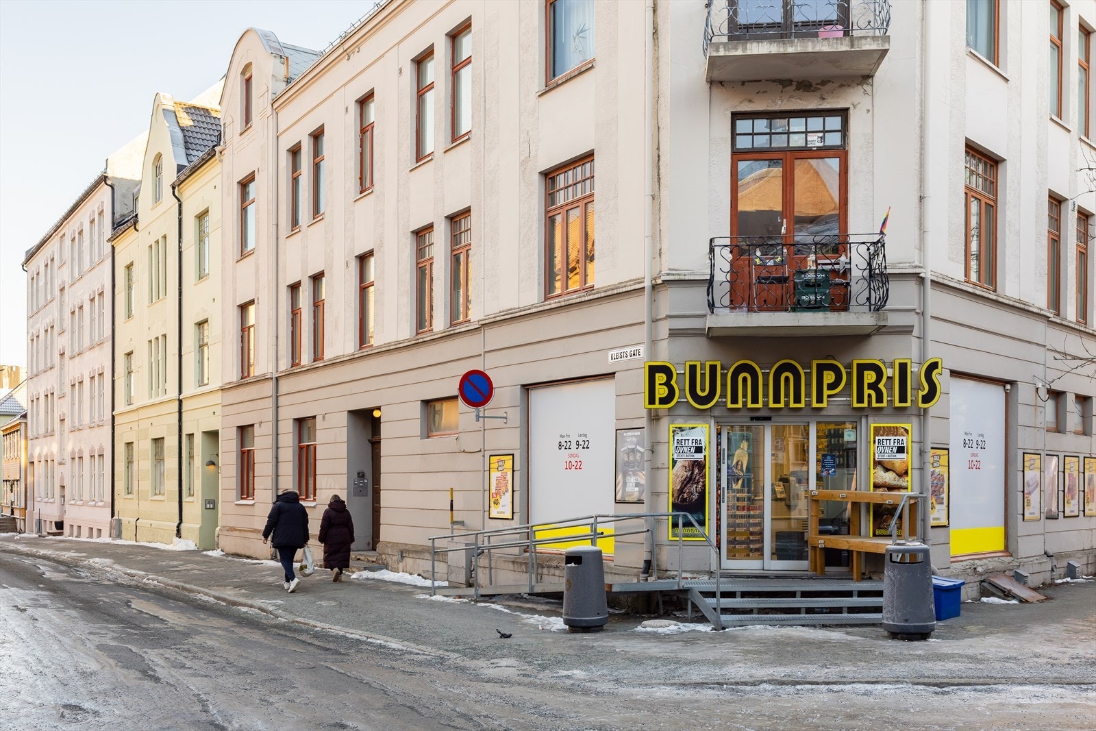 Her bor du i nærheten av "alt" du trenger i hverdagen. Søndagsåpen Bunnpris kun 30 meter fra leiligheten. Galleribilde