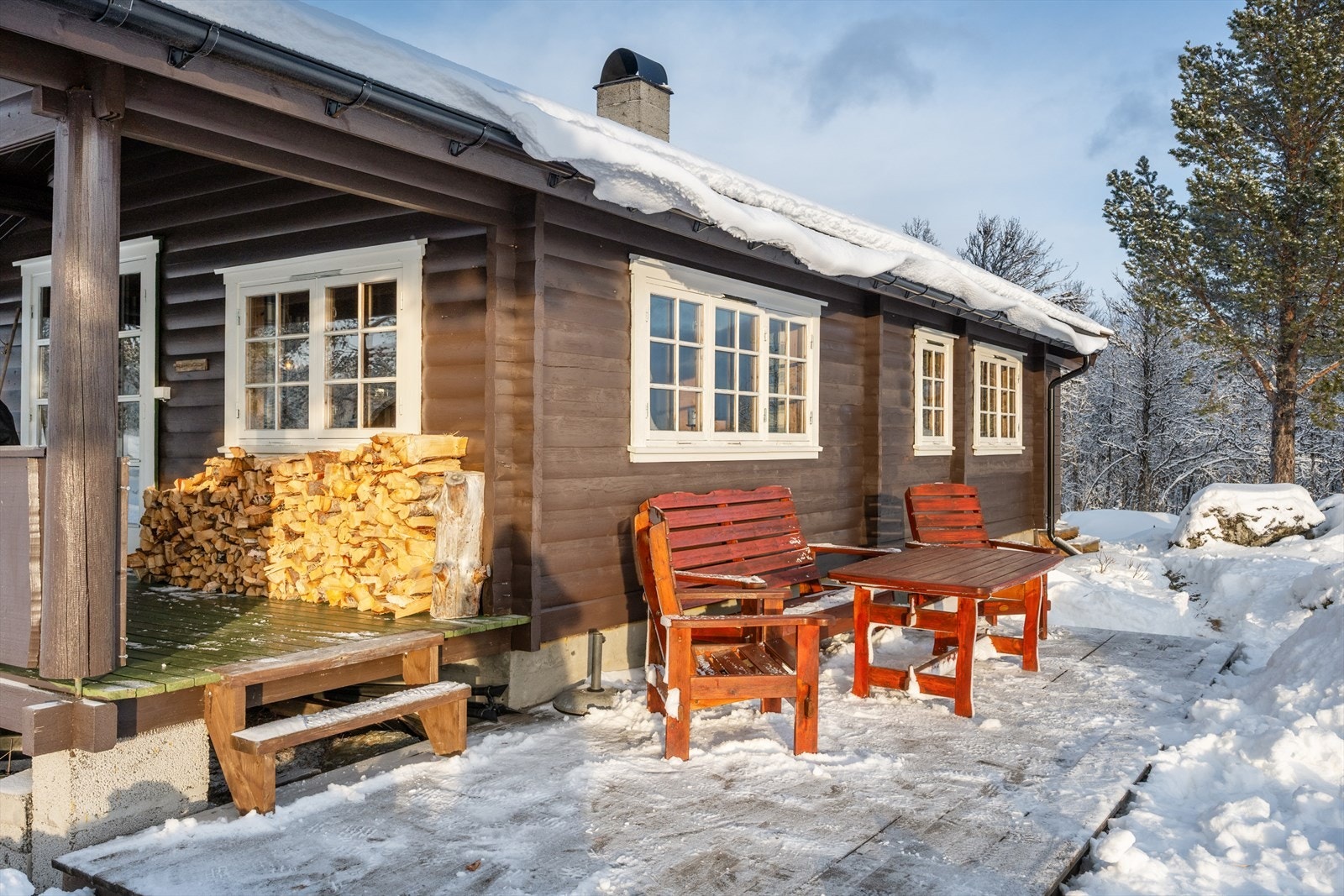 På terrassen kan du nyte utsikten i solveggen. Galleribilde