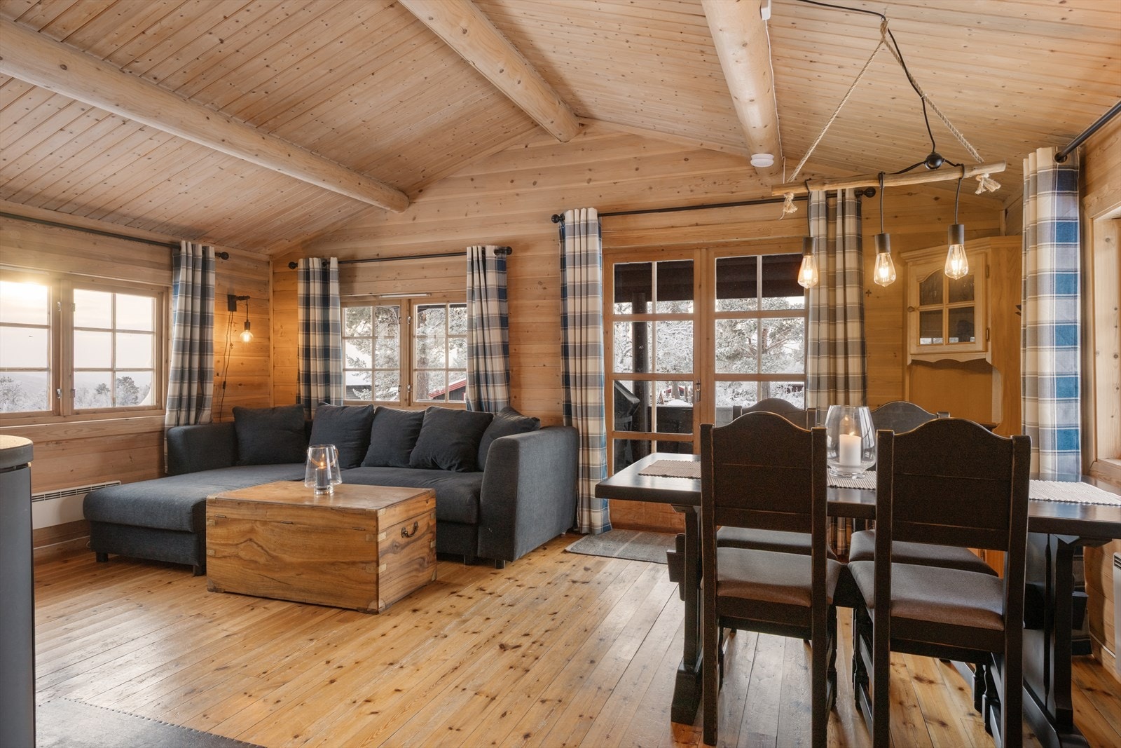 Velkommen inn i en hyggelig stue. Galleribilde