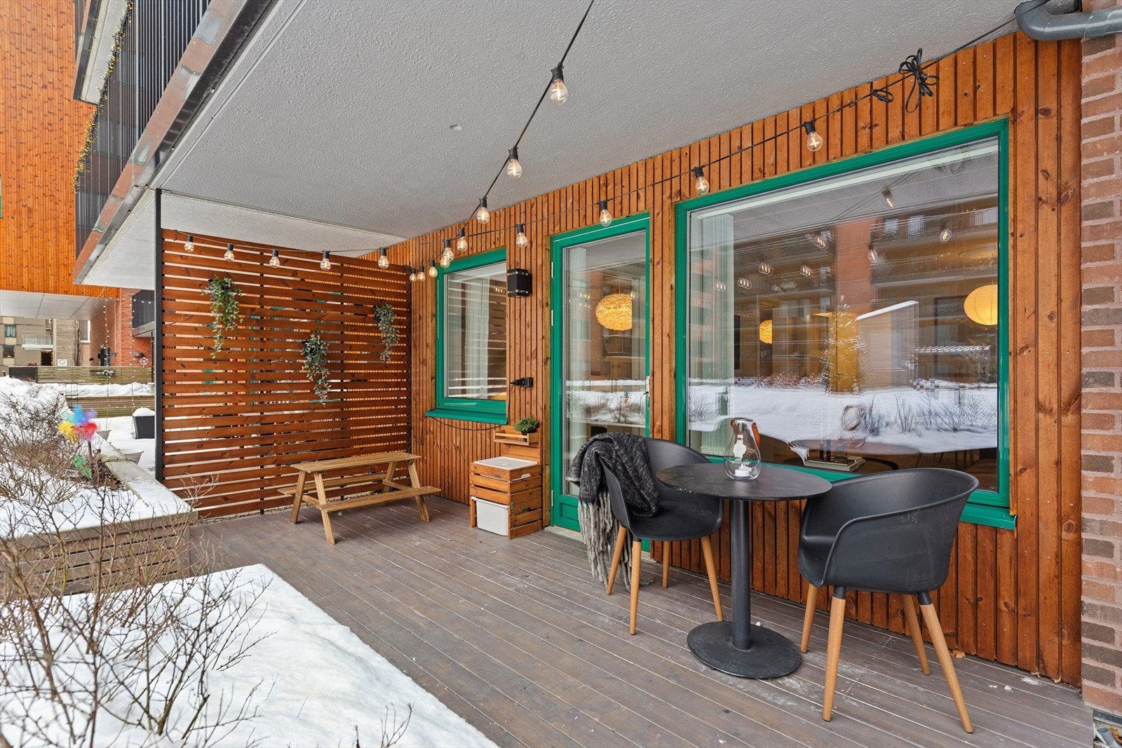 En lys og moderne 2-roms selveier leilighet fra 2021 beliggende i et av de mest populære områdene på Finstadjordet. Galleribilde