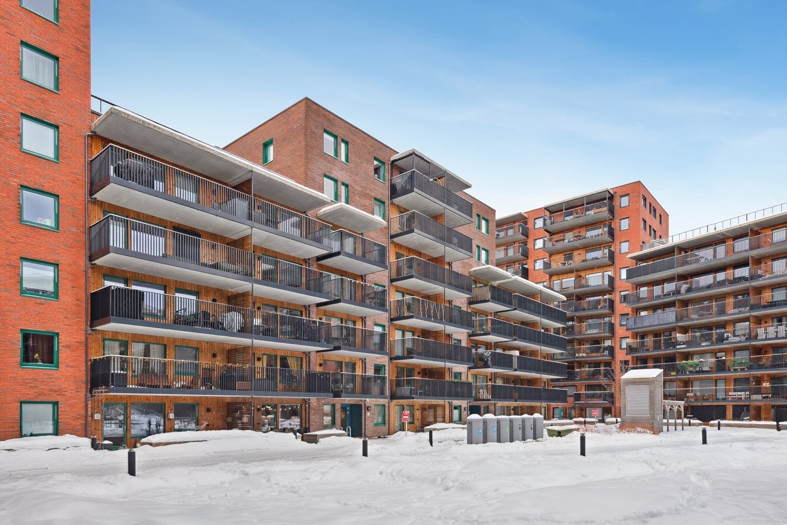 Bjarne Haugens gate 31 ligger i et sentralt, attraktivt og familievennlig boligområde i Lørenskog kommune. Galleribilde