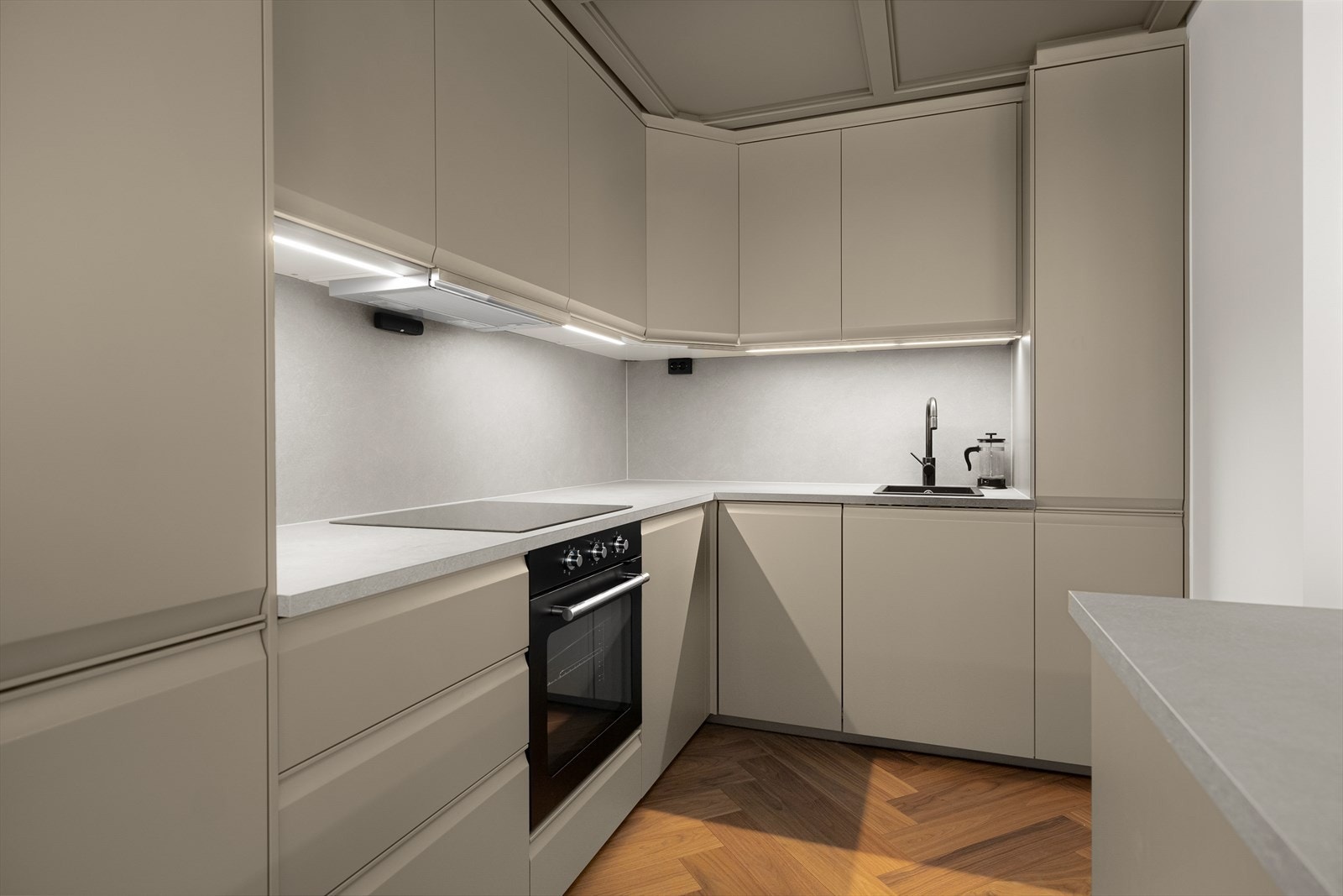 Størrelsen gjør det mulig for at flere personer kan stå for matlagingen. Galleribilde