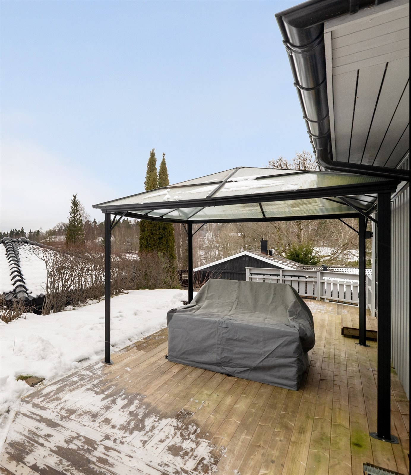 Eiendommen er høytliggende med gode utsiktsforhold. Galleribilde