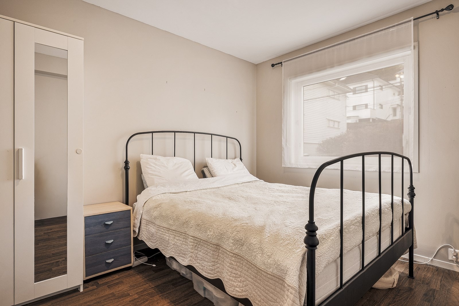 1.etg (utleid): Soverom 1 av 2 i 1.etg Galleribilde