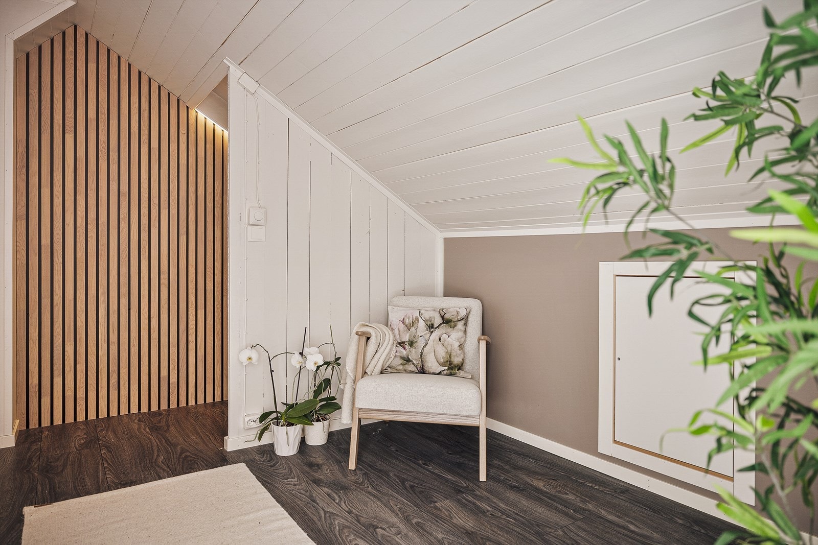 Loftsgangen er innredet, men det foreligger ikke søknad eller godkjenning for bruk av loftet som oppholdsareal. Galleribilde