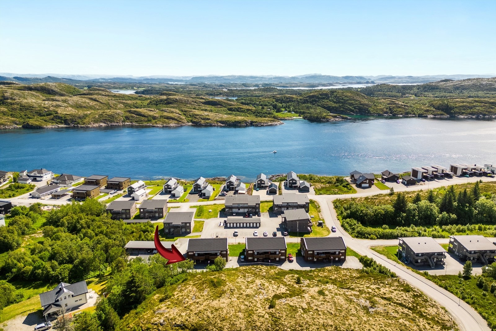 Aktiv eiendomsmegling ved Anniken E Waagø har gleden av å presentere Arnold Tranaas vei 62. Foto Jimmy Seo Galleribilde