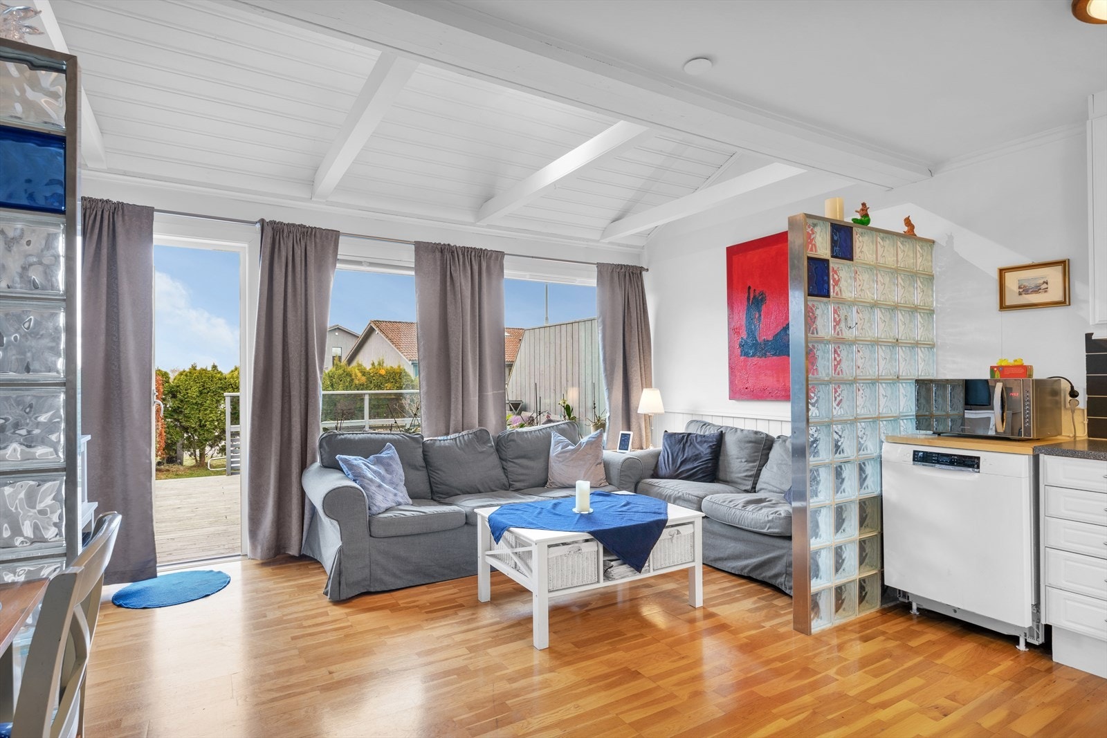 Stue - lys og romslig Galleribilde