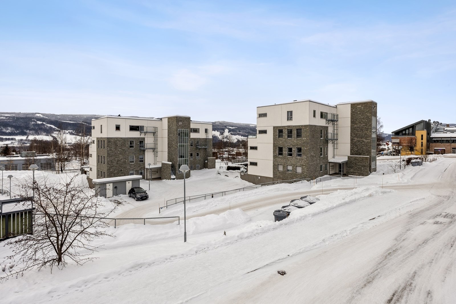 Herfra er det kort gangavstand til både matbutikk, skoler og gode bussforbindelser. Galleribilde