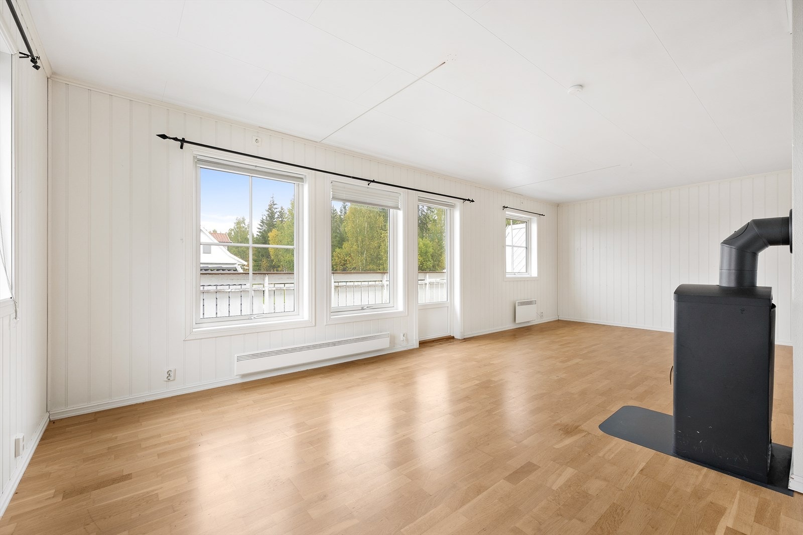 Fra stuen er det direkte utgang til en nordvestvendt balkong på 16 m². Galleribilde