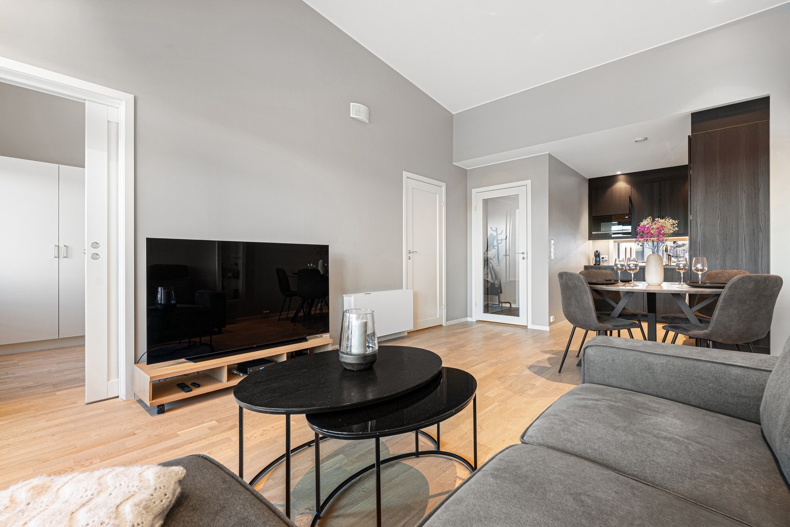 Også rikelig med plass til et større spisebord. Balansert ventilasjon Galleribilde