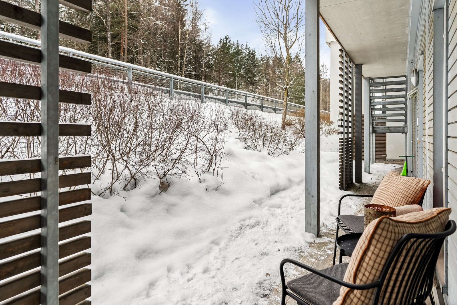 Boligen har en skjermet hovedinngang. Galleribilde