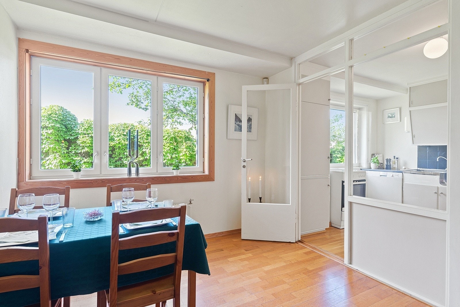 God plass til spisebord Galleribilde