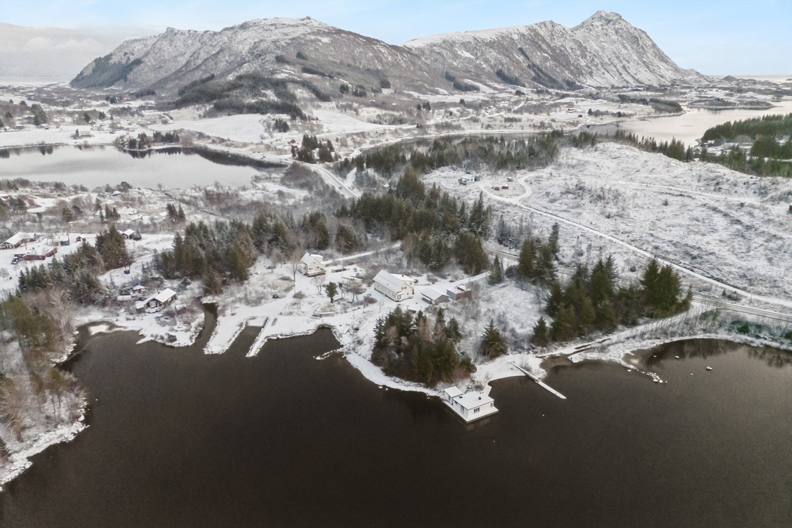 Dronebilde som viser et større område Galleribilde