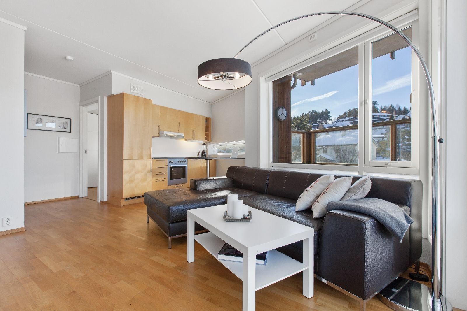 Velkommen til Benjaminsveien 3. Åpen stue/kjøkken løsning Galleribilde