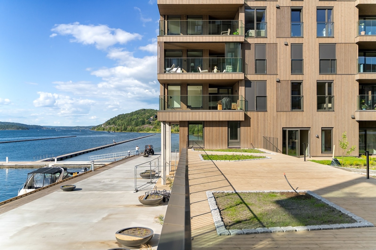 Kan man kalle dette et steinkast fra sjøen? Galleribilde