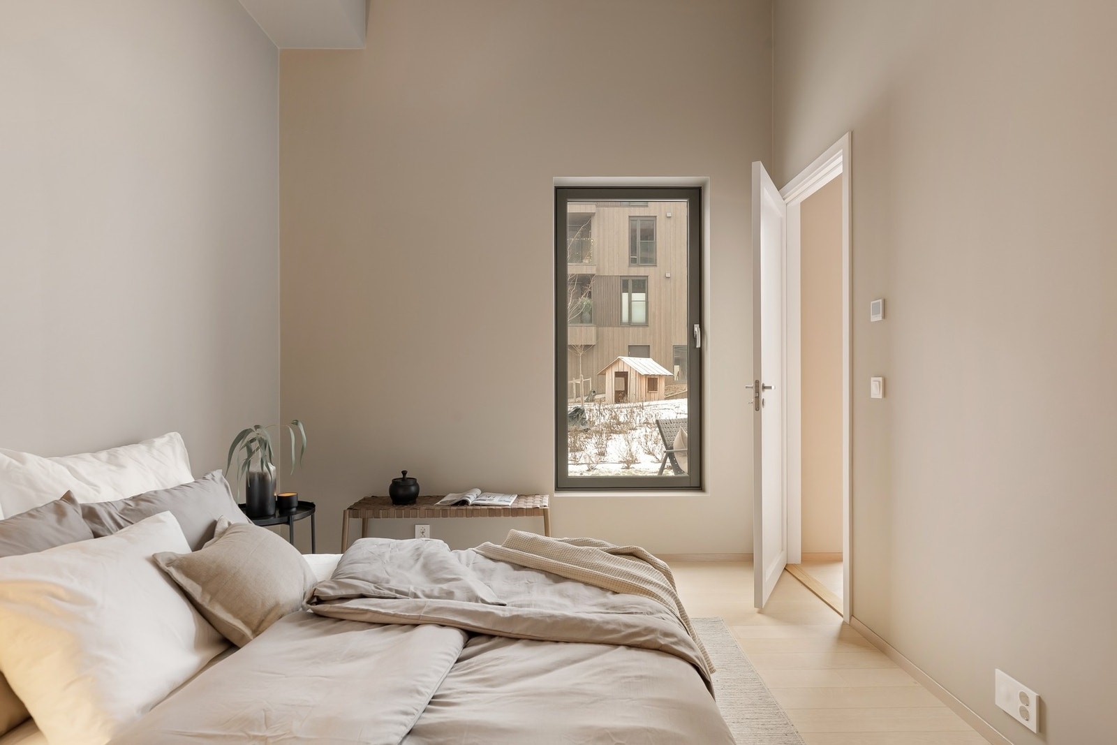 Den gode takhøyden er gjennomgående i leiligheten og bidrar til ekstra god romfølelse Galleribilde