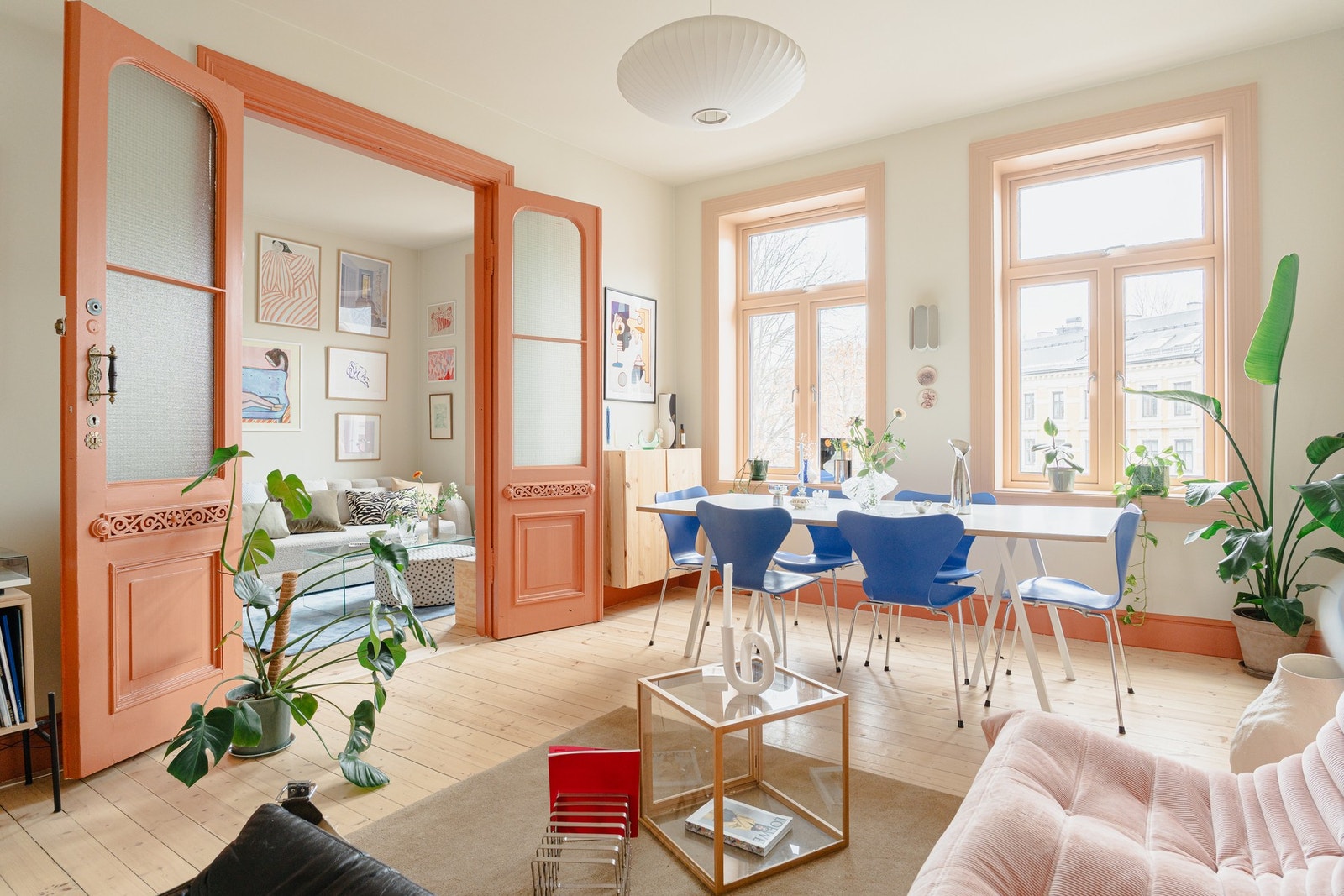 Leiligheten byr på flere ettertraktede kvaliteter, som store vinduer og god takhøyde. Galleribilde