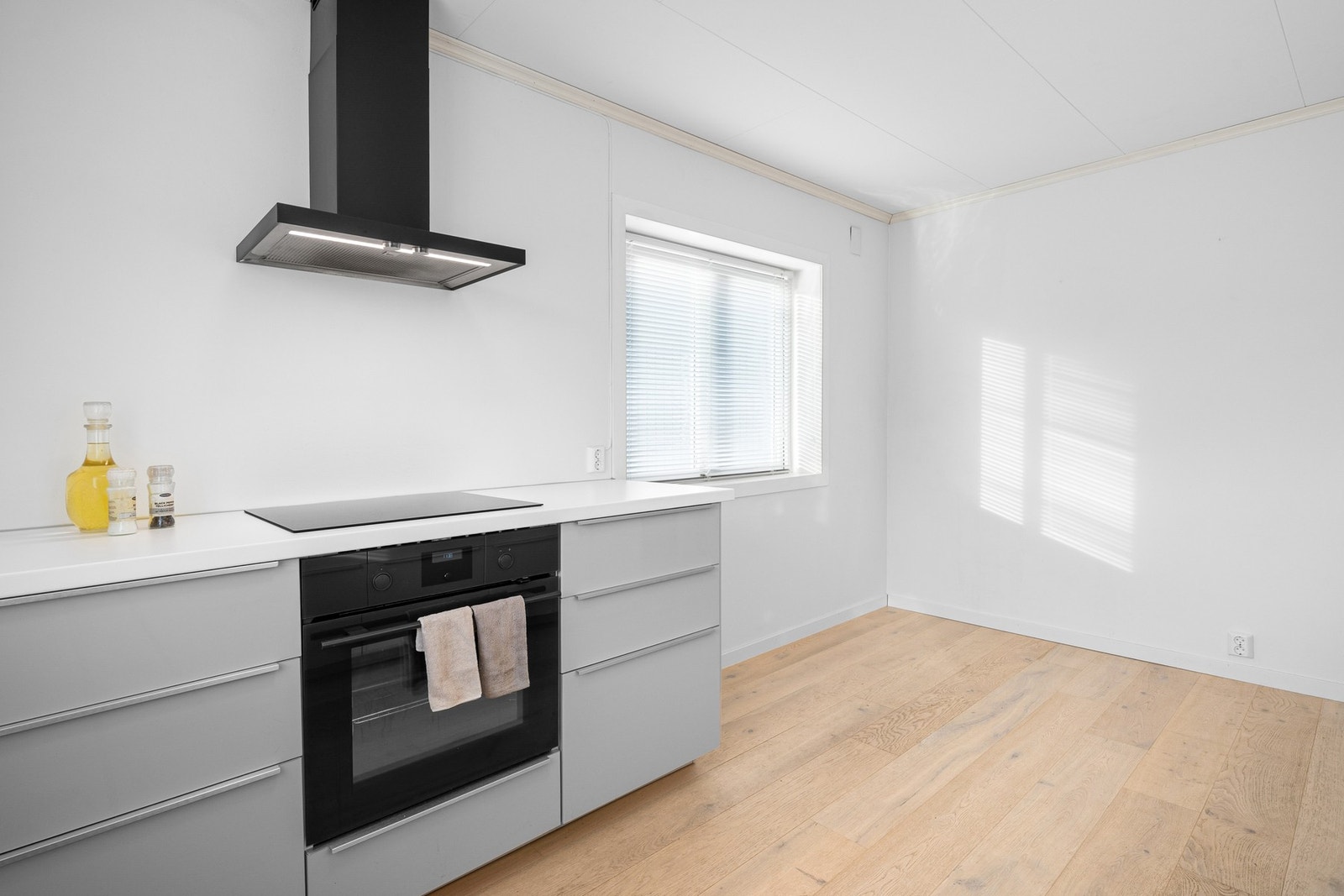 Det er også plass til spisebord på kjøkkenet. Galleribilde