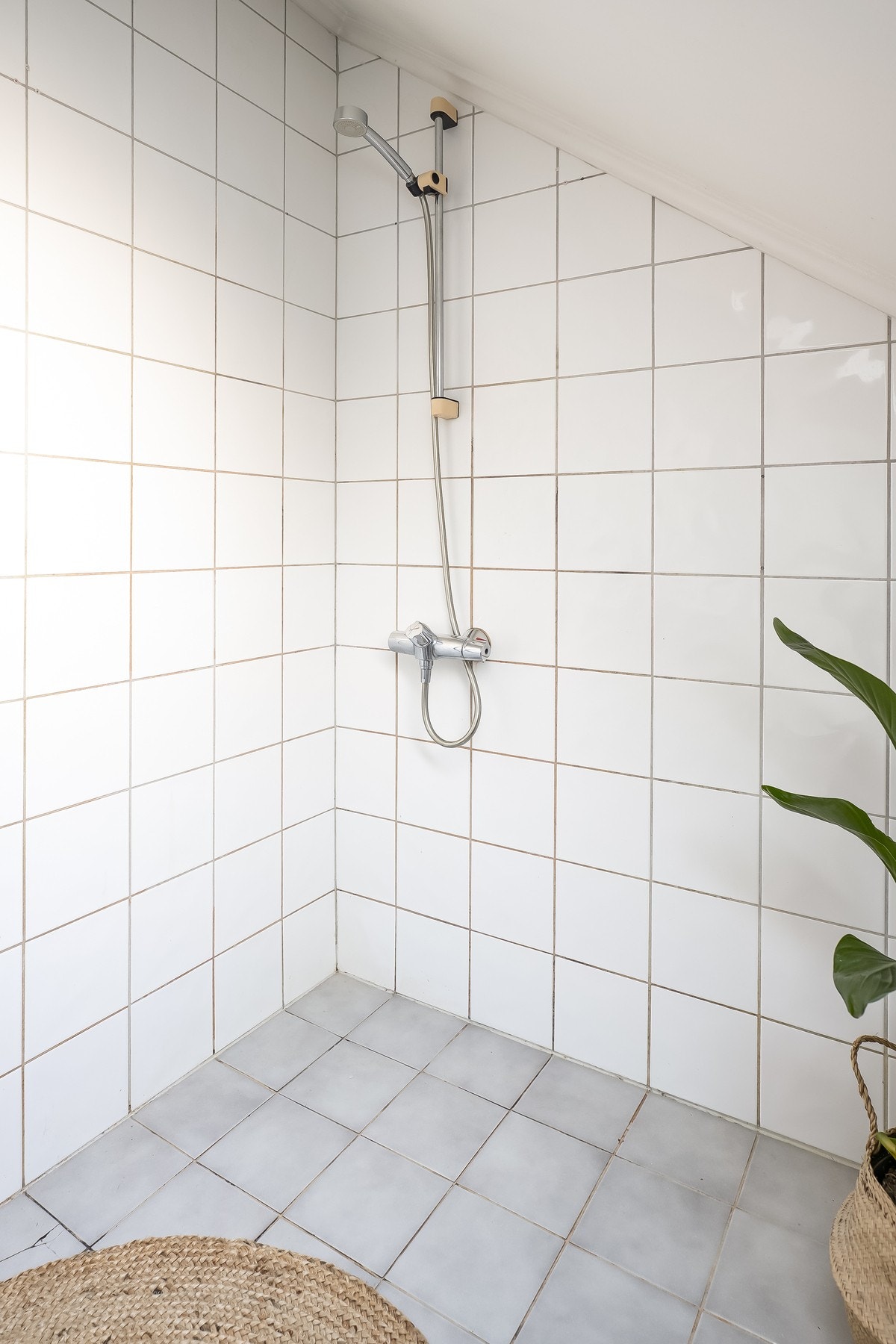 Ved foretatt fuktsøkt, er det ingen tegn til skader eller fukt i konstruksjon. TG0. Galleribilde