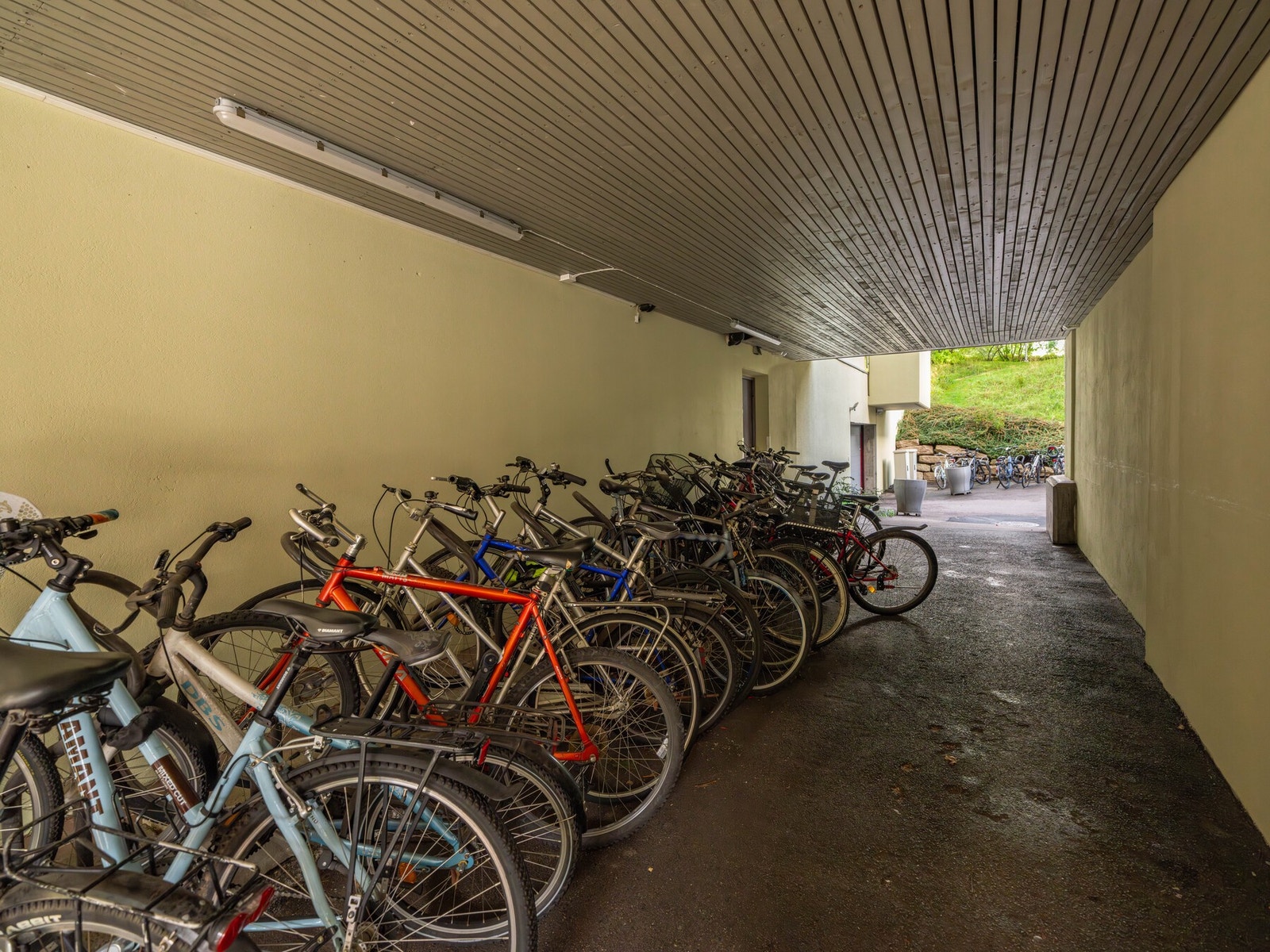 Sykkelparkering er tilgjengelig. Galleribilde