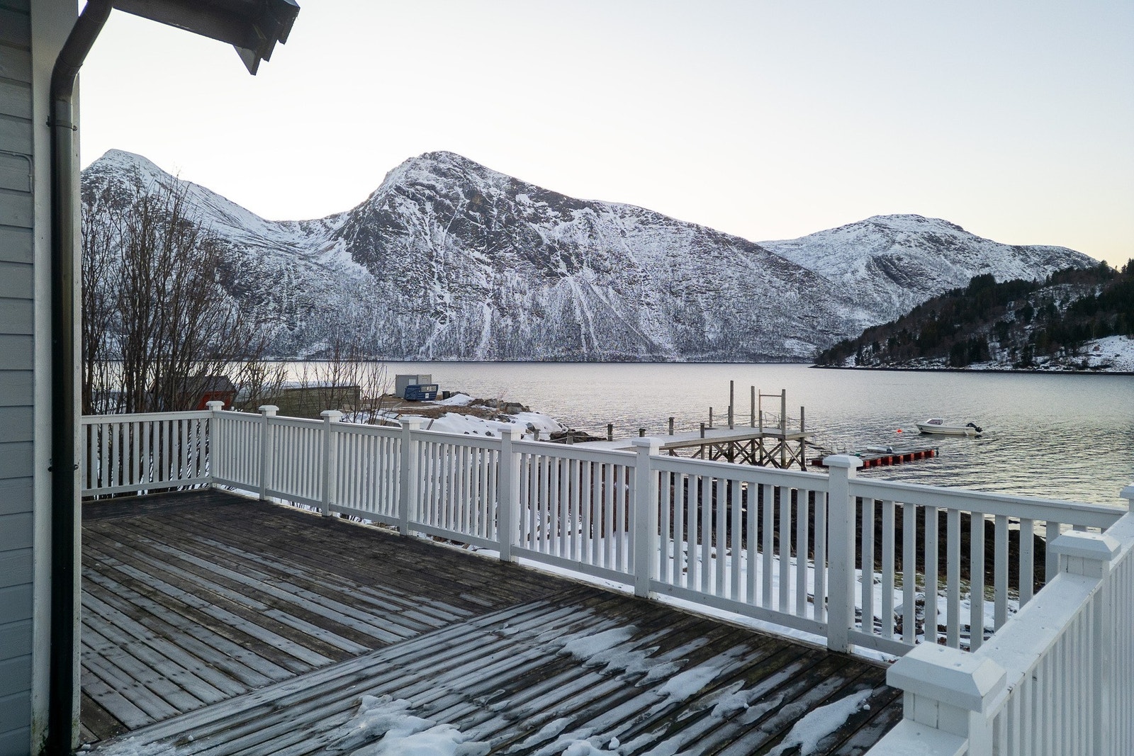 Tomten går helt ned til havet Galleribilde