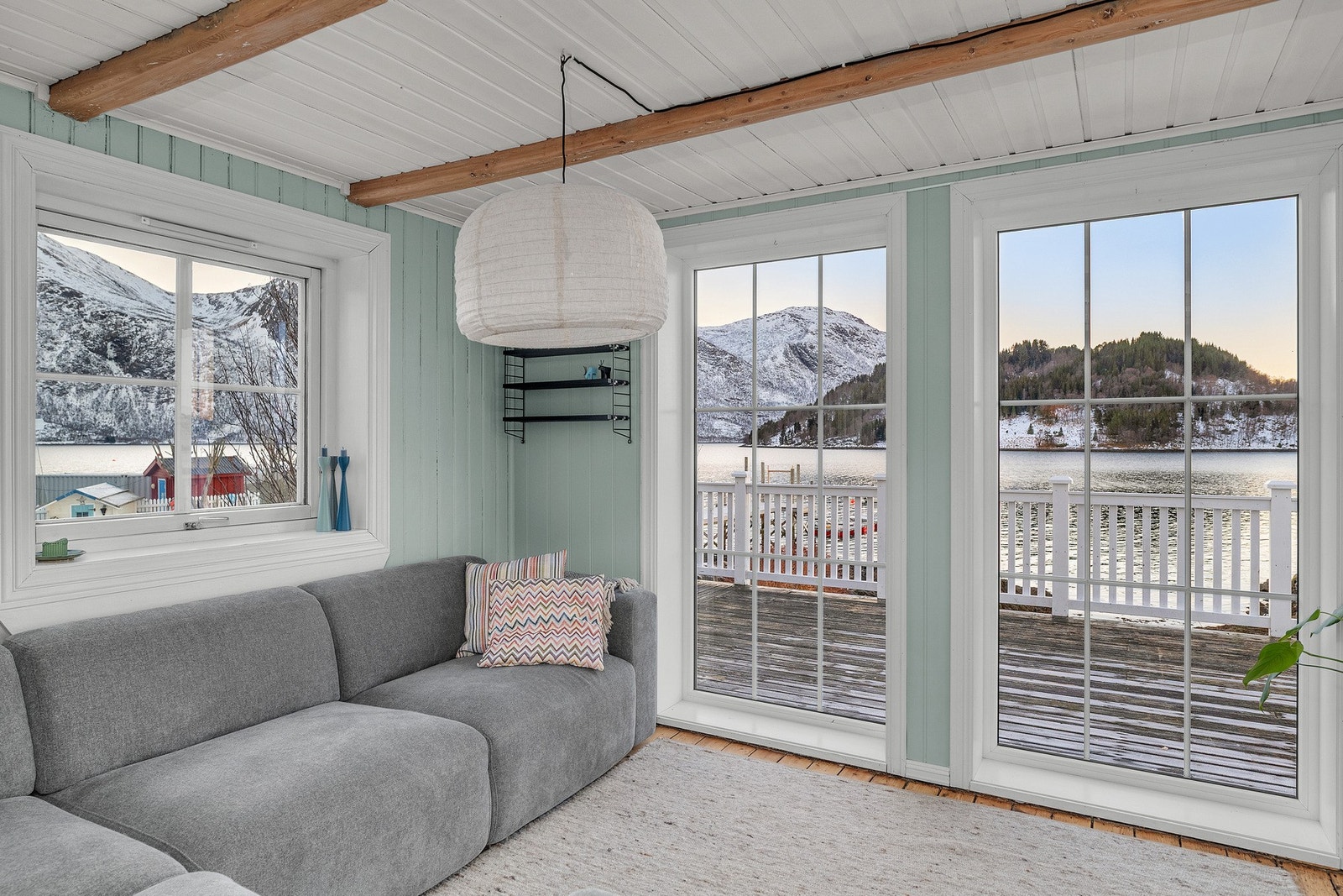 I stuen får du denne koselige utsikten fra sofakroken Galleribilde