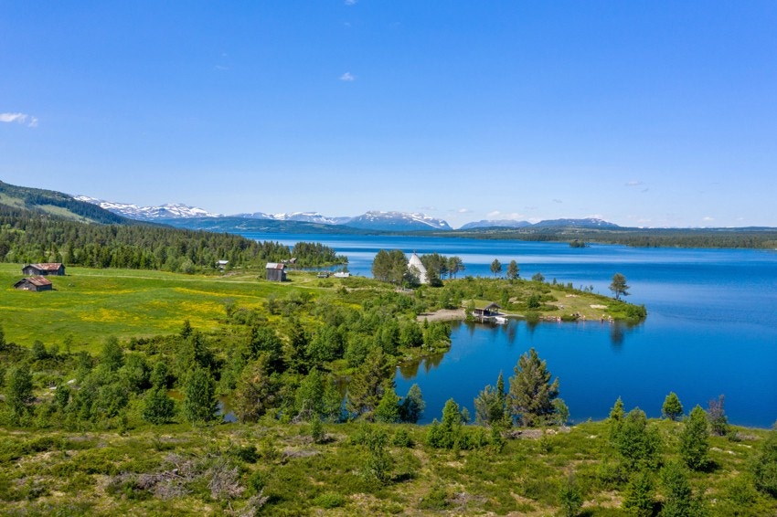 Her er det flere muligheter rundt hele fjorden, og et av de mest populære områdene ligger ved Oset Fjellshotell. Galleribilde