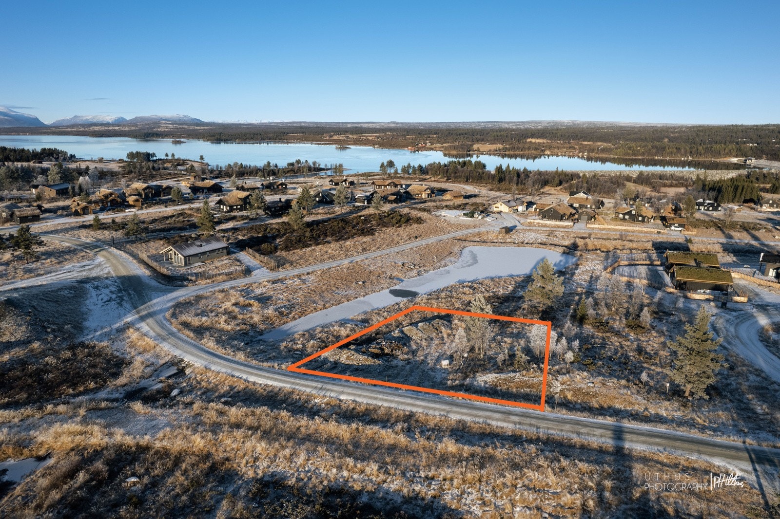 Privatmegleren ved Merethe Jonsen har gleden av å presentere denne flotte hyttetomten på over ett mål med nydelig utsikt over alpinanlegg Galleribilde