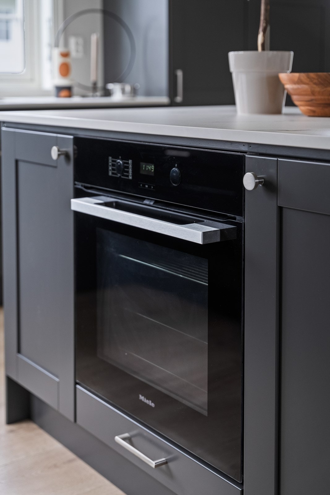 Kjøkkenet er utstyrt med integrerte hvitevarer fra kvalitetsmerket Miele Galleribilde