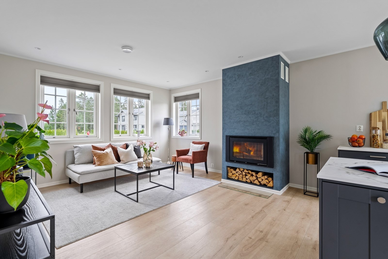 Den åpne løsningen gjør det enkelt å ha selskap mens man lager mat. Galleribilde