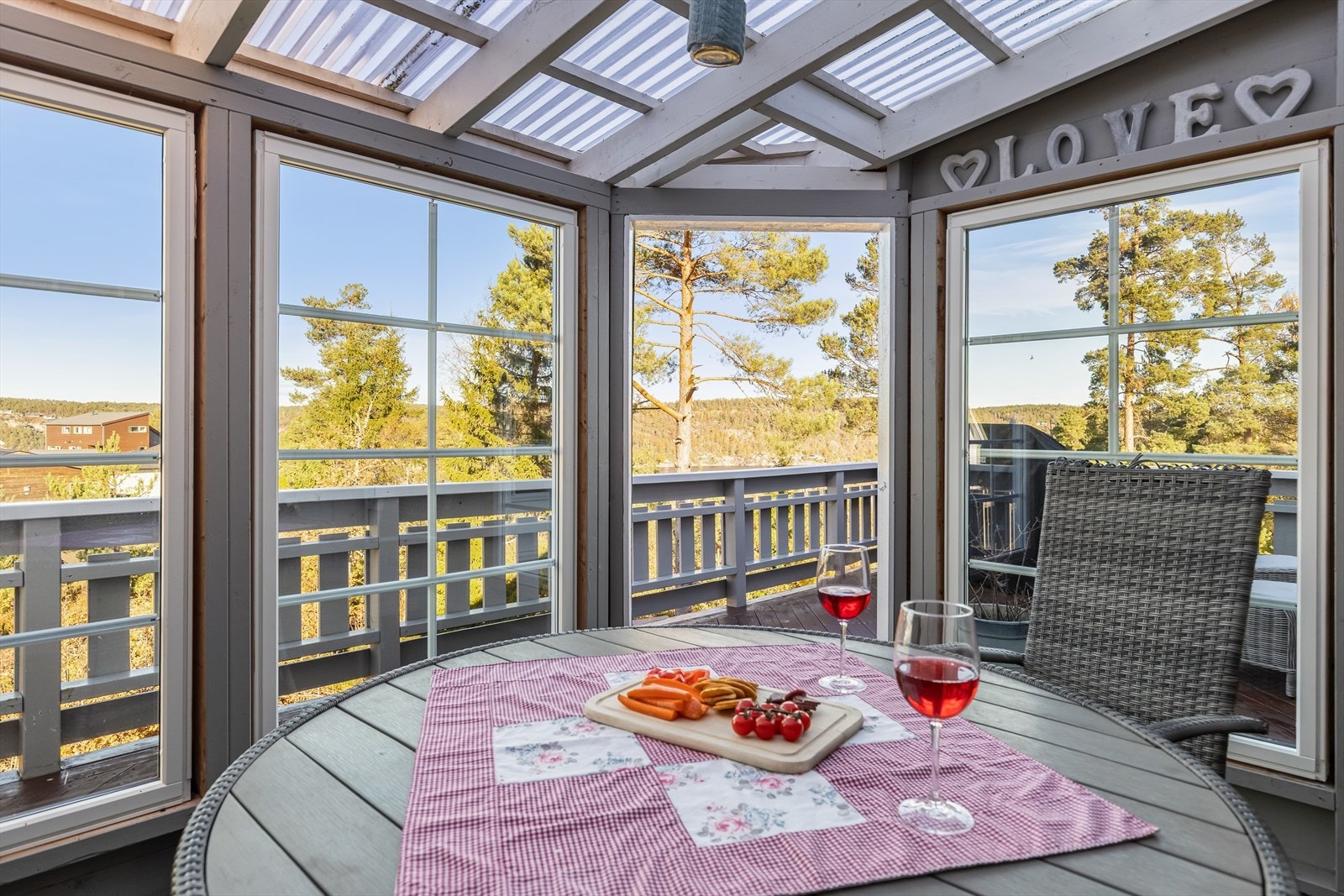 Utestue innglasset på terrassen Galleribilde