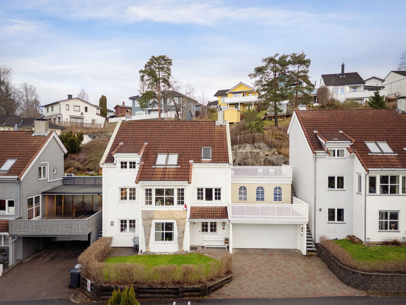 Velkommen til Skansen 14 - En romslig og innholdsrik enebolig beliggende i et rolig og attraktivt boligområde på Langhus.Foto: Mats Holst Firma: Matsholst.no Galleribilde