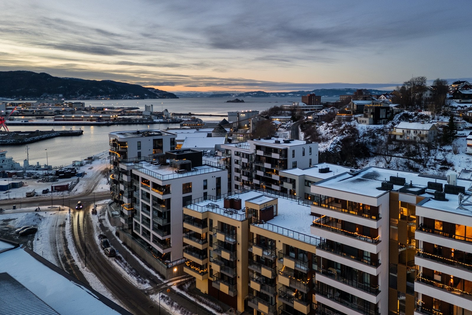 Leiligheten ligger i byggets tredje etasje og har enkel adkomst via heis. Galleribilde