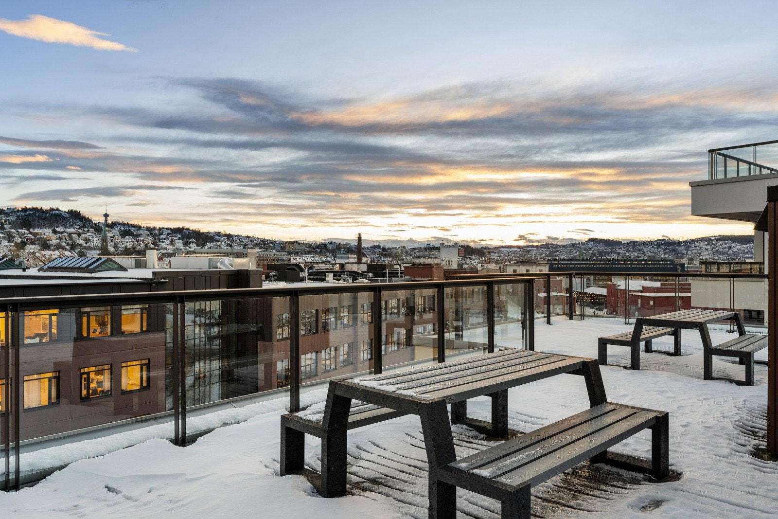 Herifra har man utsikt mot fjorden og store deler av byen. Galleribilde