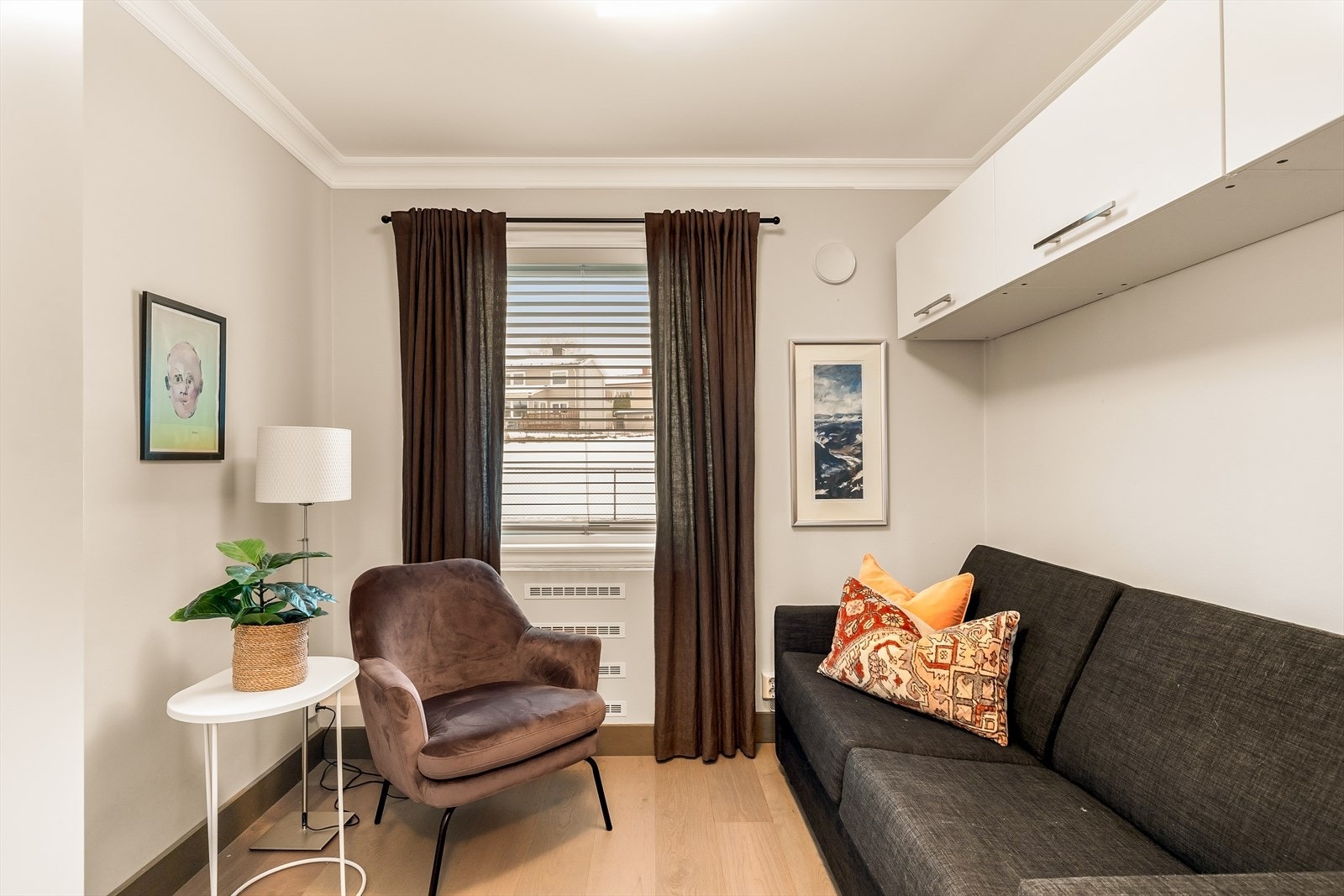 Soverom nr. 3 har god størrelse og det er innredet med vannbåren varme også her, som sørger for jevn og behagelig temperatur. Galleribilde