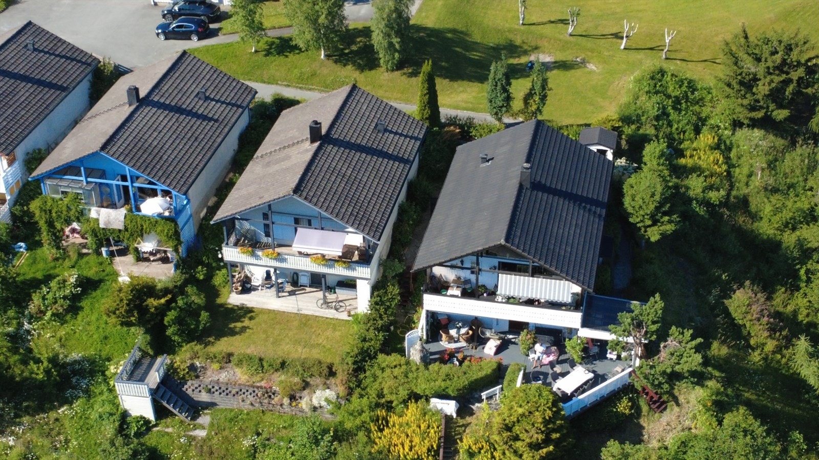 Like ved boligen finner du både nærbutikk og bussholdeplass. Galleribilde