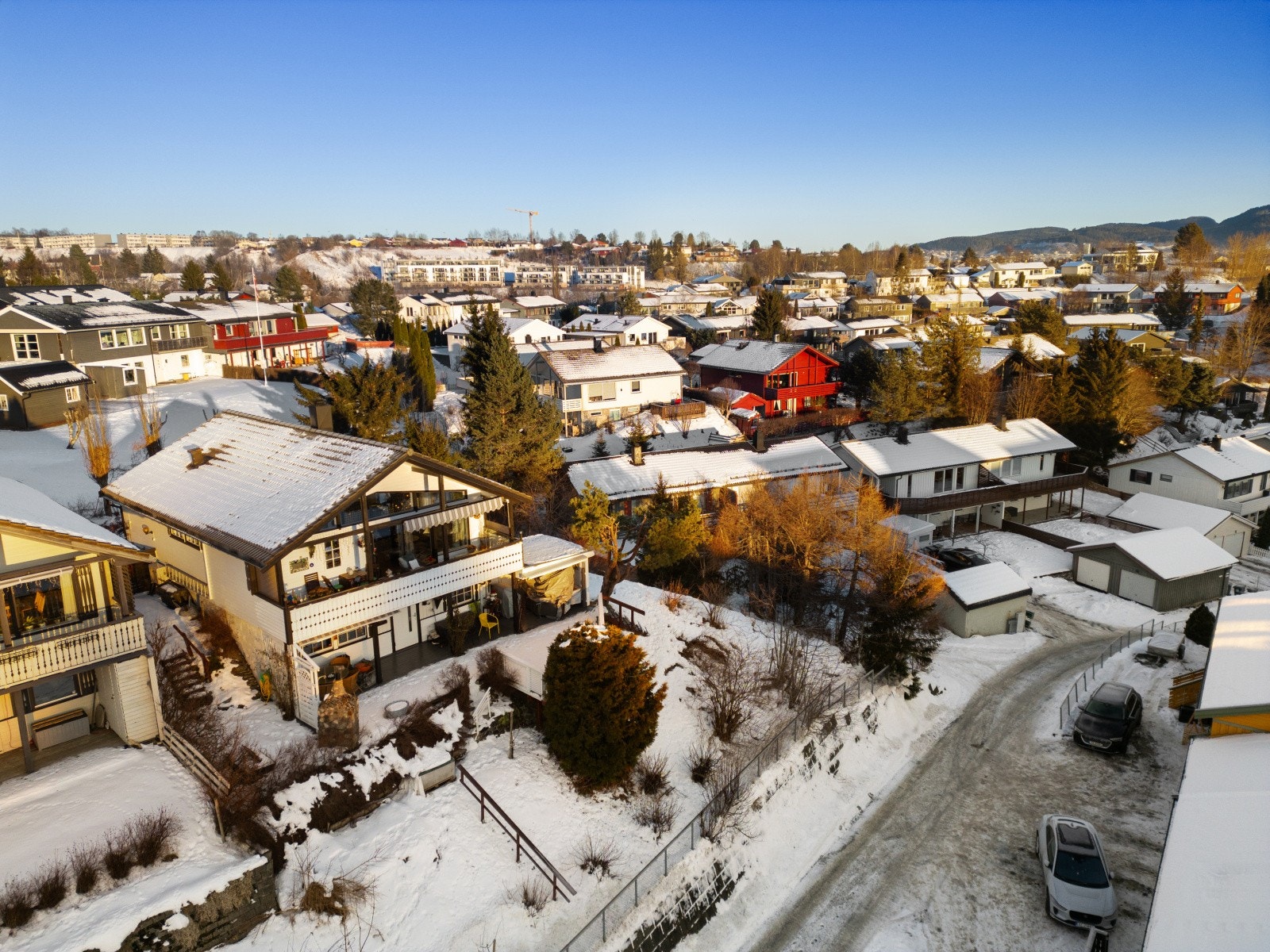 Området består stort sett av diverse villa/småhusbebyggelse. Galleribilde