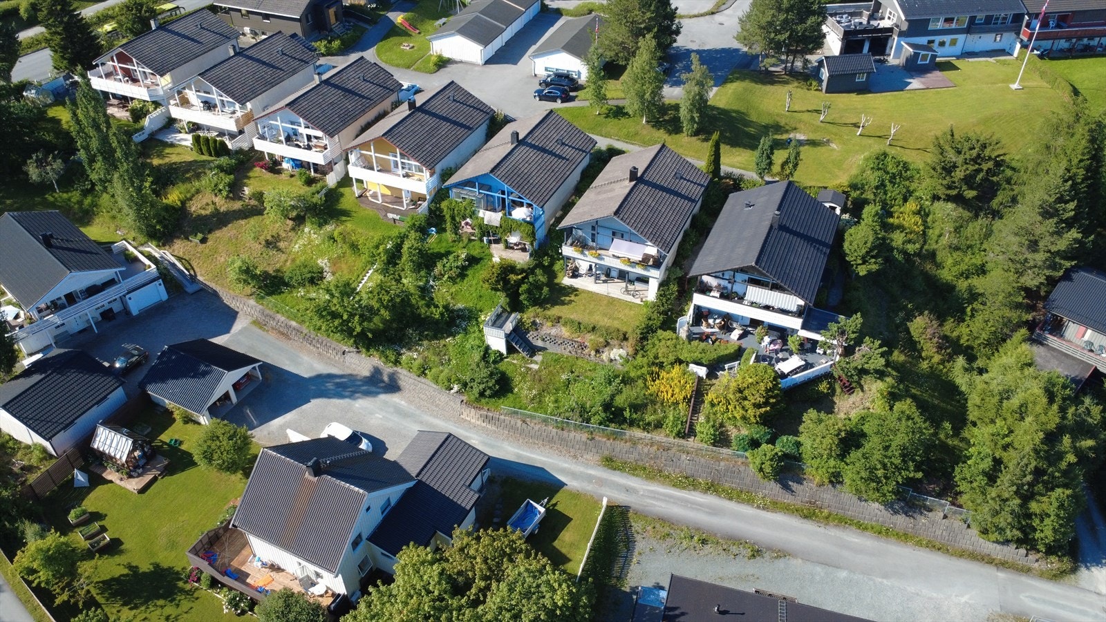 Fra eiendommen er det kort vei til Bymarka med fantastisk turterreng sommer som vinter. Galleribilde