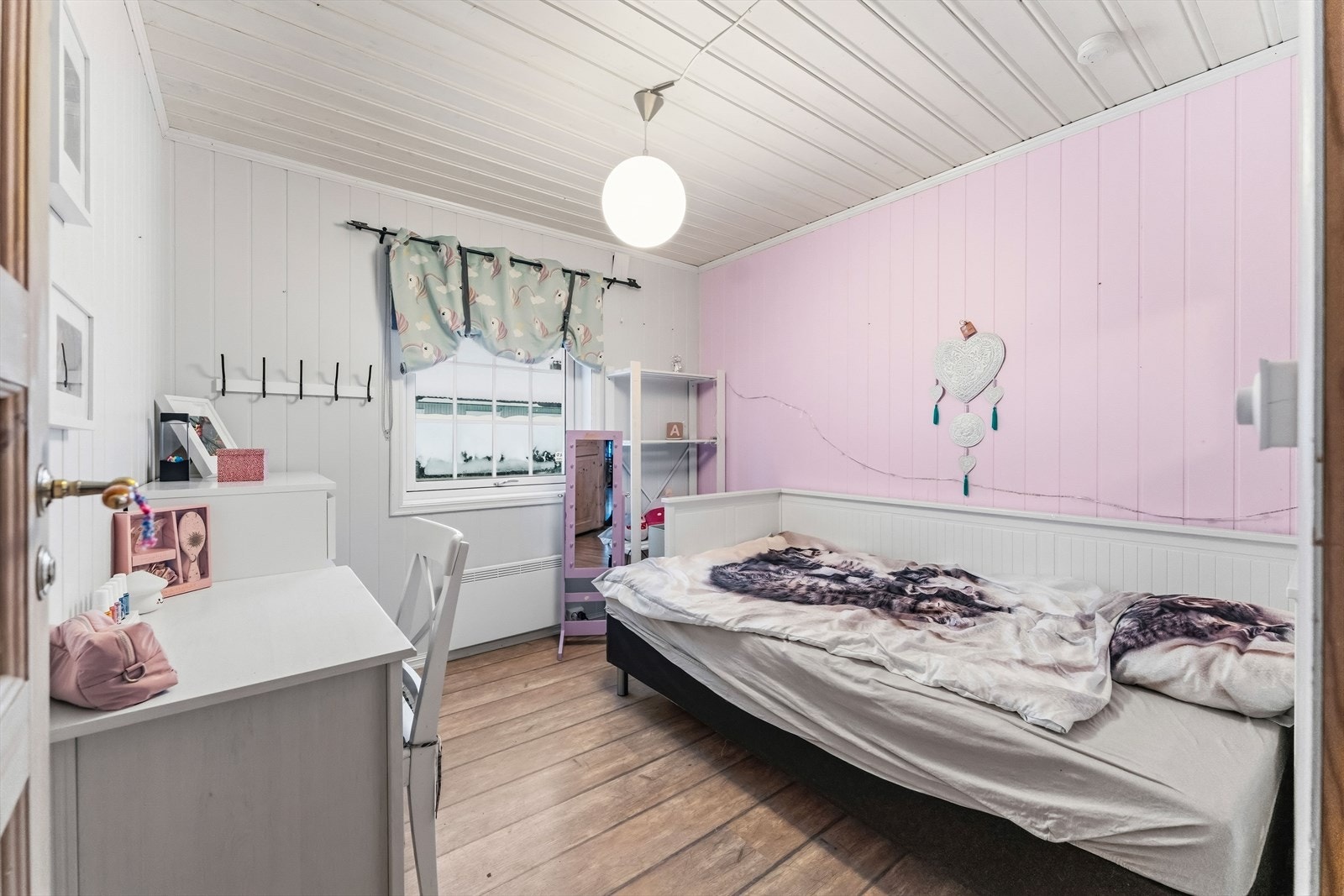 Soverom i 1. etasje - perfekt som barnerom. Galleribilde