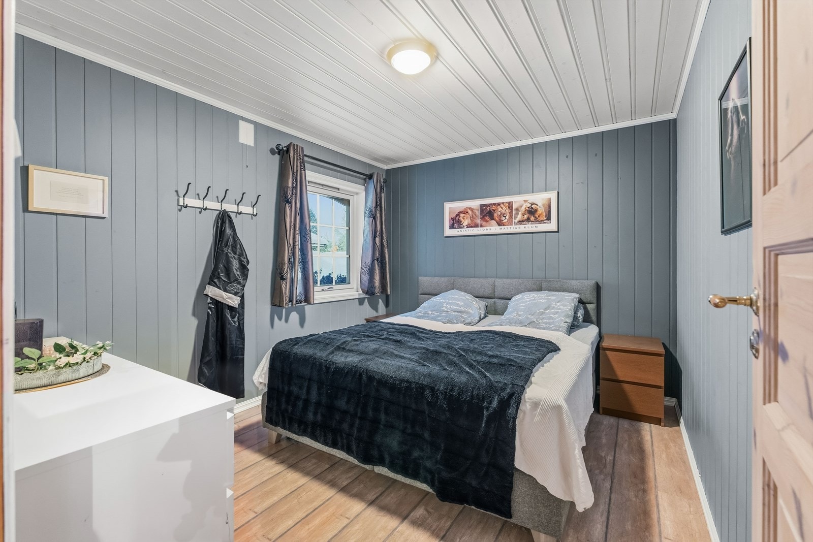 Soverom i 1. etasje av god størrelse. Galleribilde