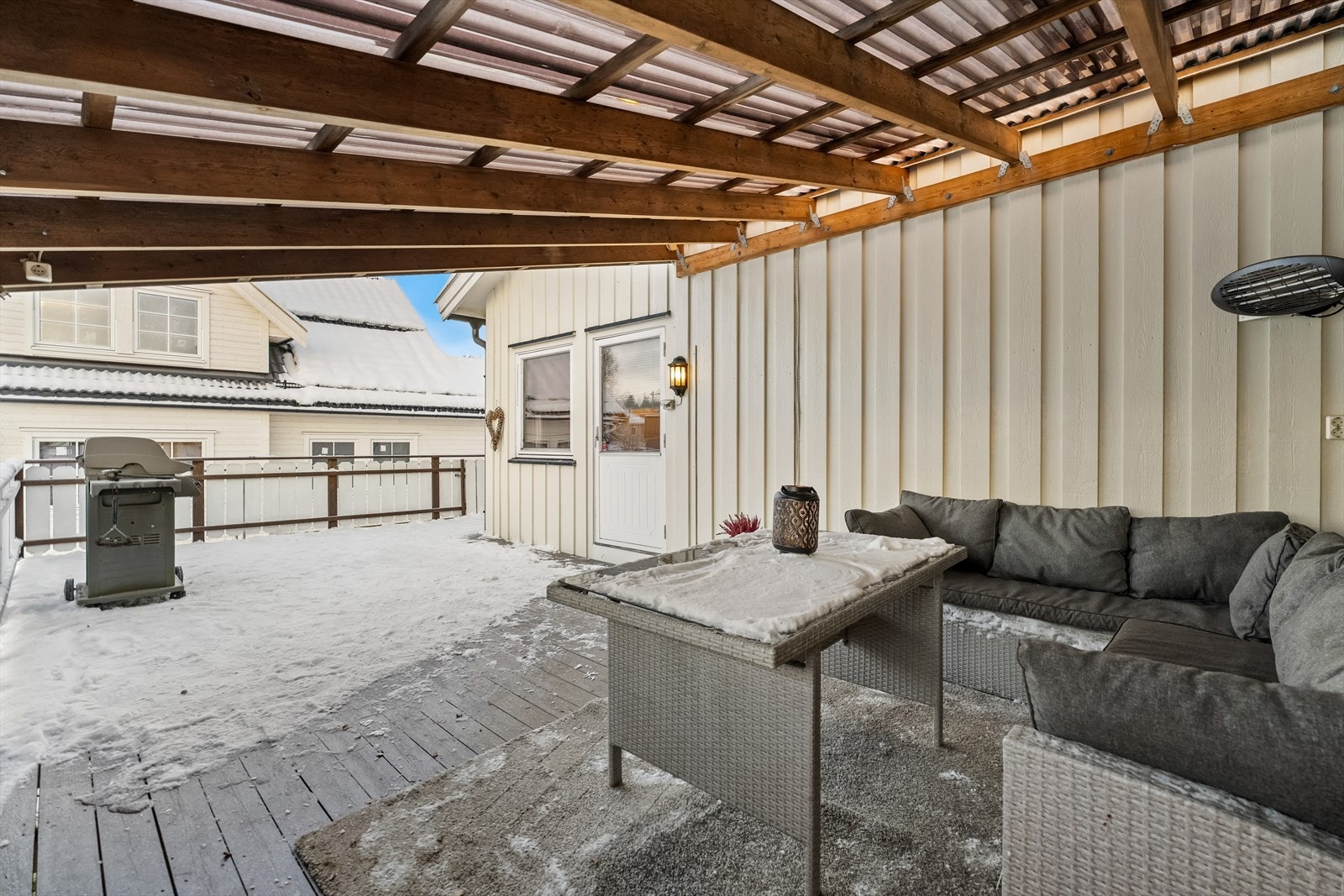 Koselig terrasse med pergola. Galleribilde