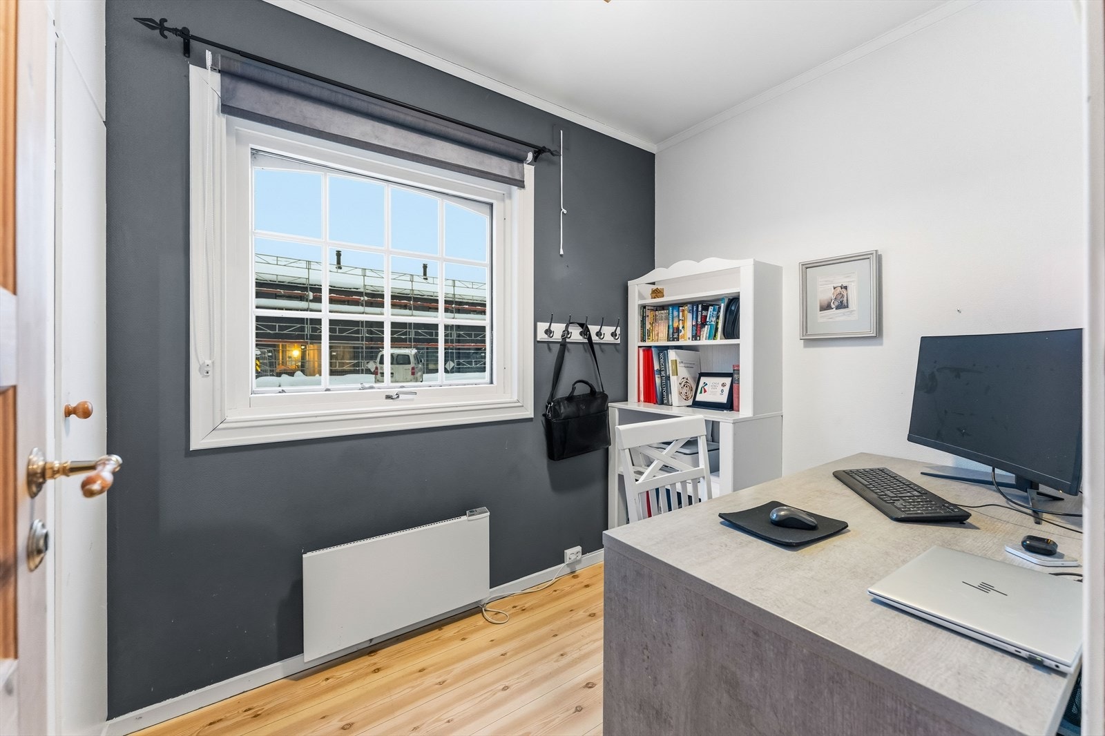 Soverom/kontor i 1. etasje. Galleribilde