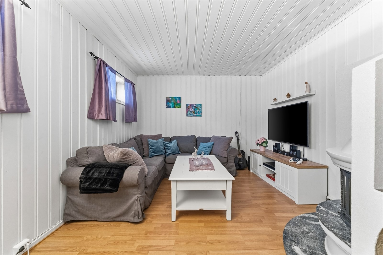 Kjellerstue - et ekstra rom med mulighet for kos foran peisen. Galleribilde