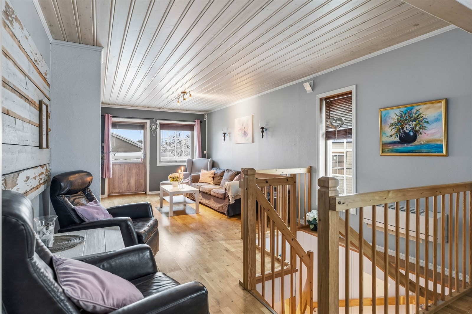 Koselig stue med utgang til terrassen. Galleribilde