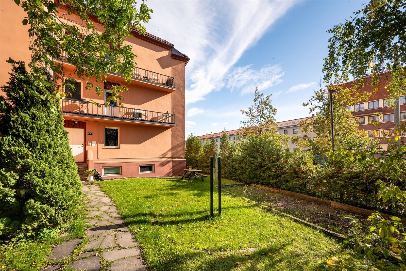 Her er det også en urtehage for naboene som ønsker å dyrke noe aV sine egne råvarer. Galleribilde