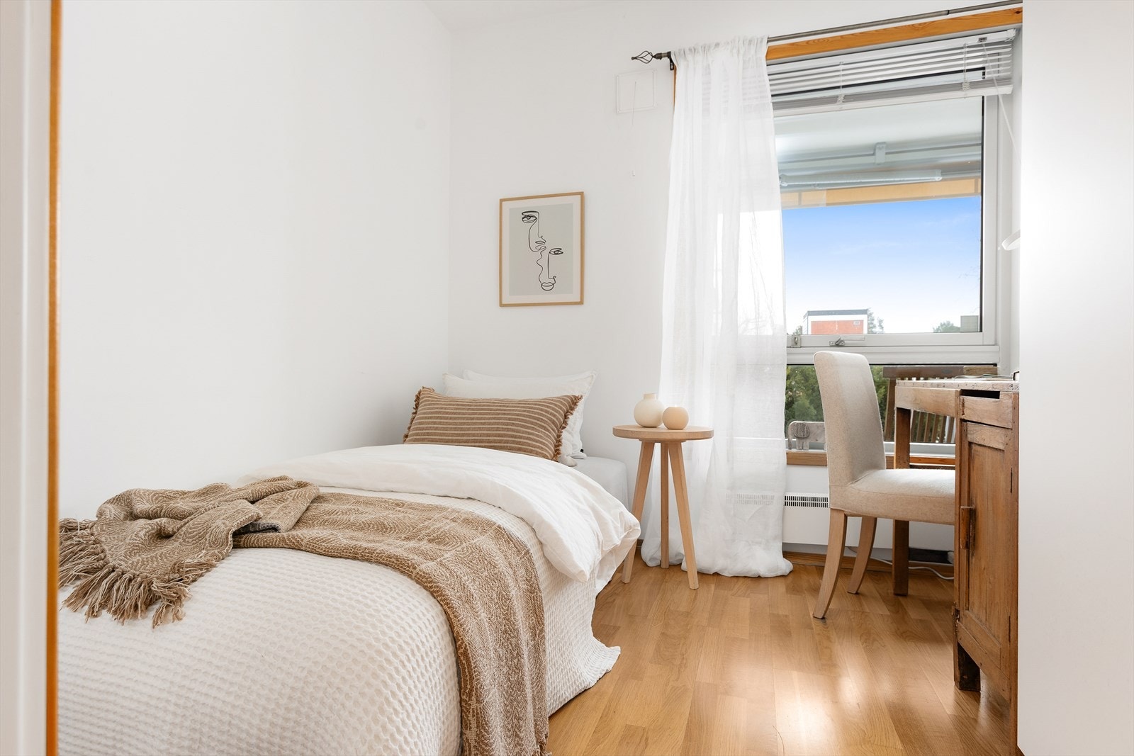 Det andre soverommet egner seg godt som barnerom, gjesterom eller kontor. Galleribilde