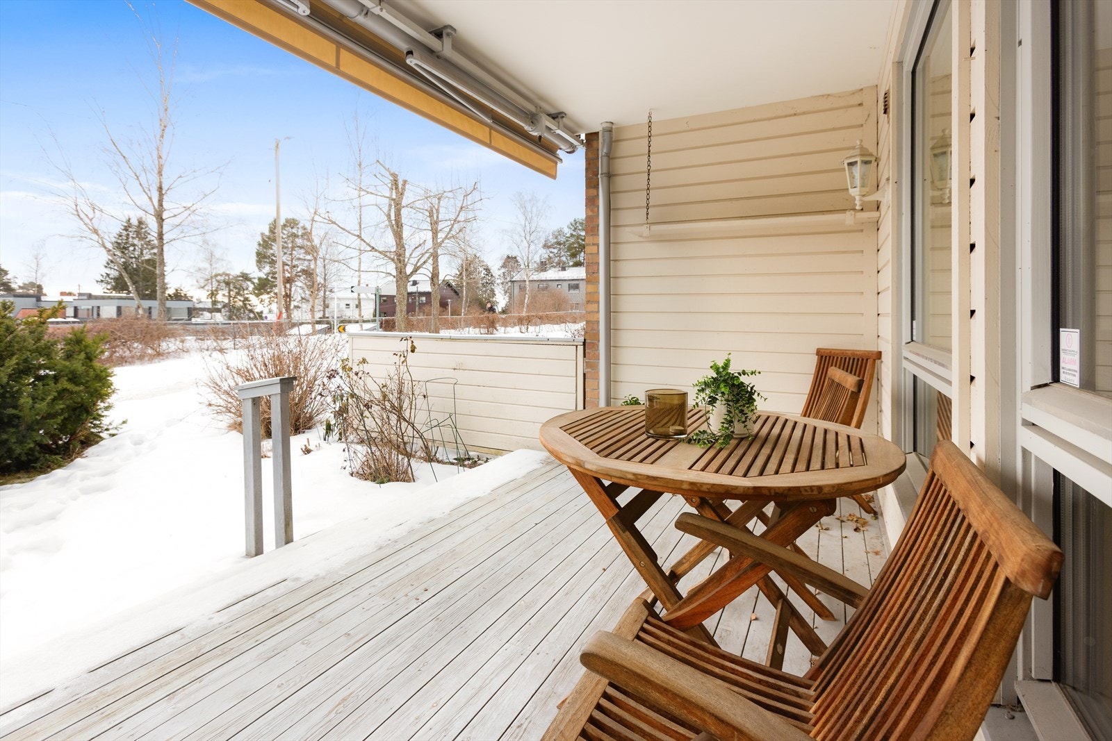 Terrassen har direkte utgang til felles grøntareal. Galleribilde